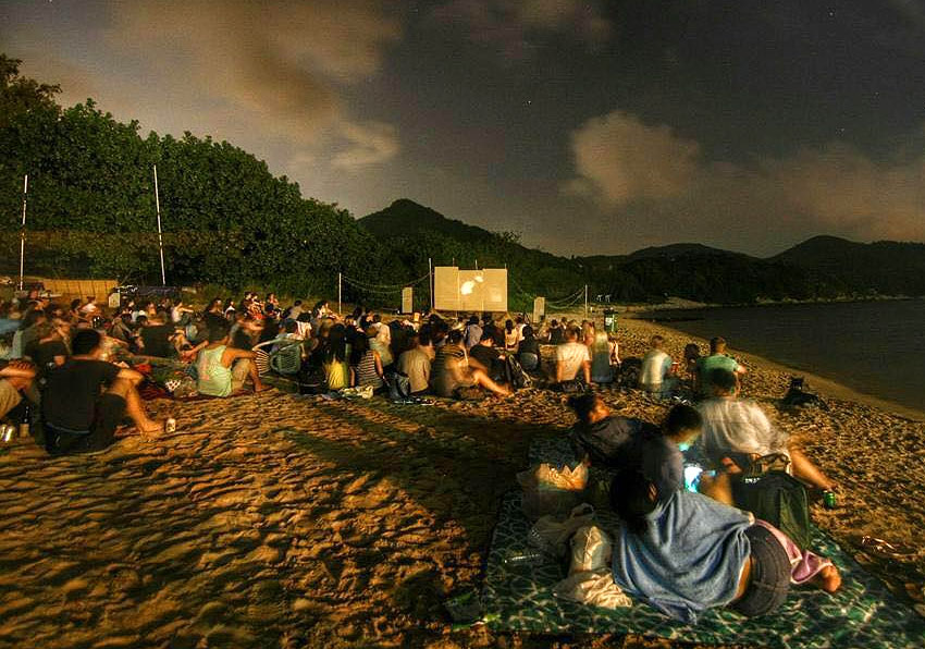 Beach-Cinema-2-crowd.jpg